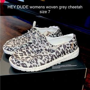 Hey dude women’s size 7, woven grey cheetah print
